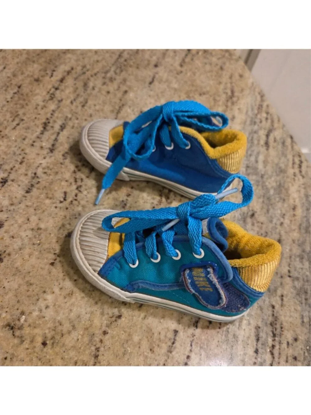 Nike VTG Toddler Size 5.5 Sneakers Shoe Blue Yellow Terry Cloth Strap Tie